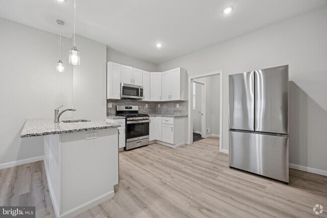 Building Photo - 5213 Spruce St Rental