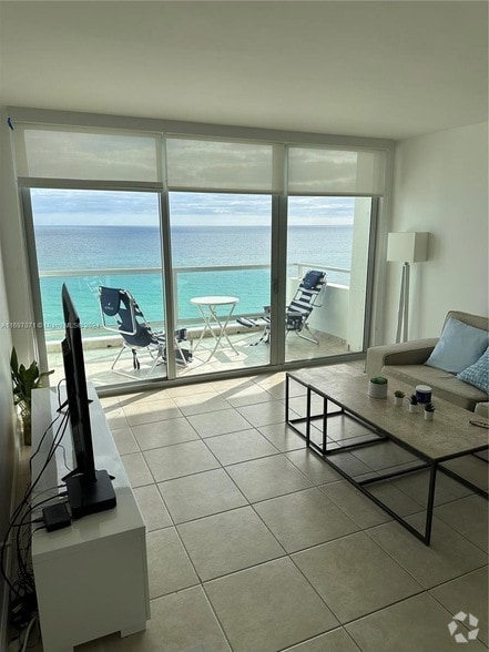Building Photo - 5161 Collins Ave Rental