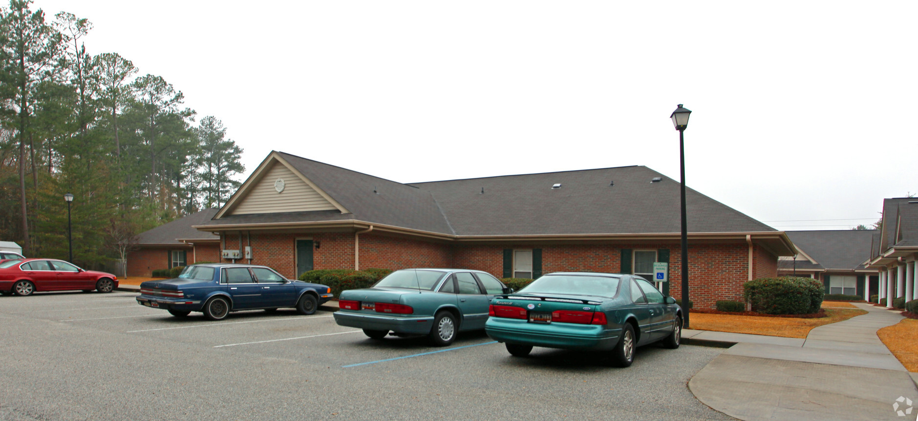 Photo - Chestnut Ferry Court Apartments