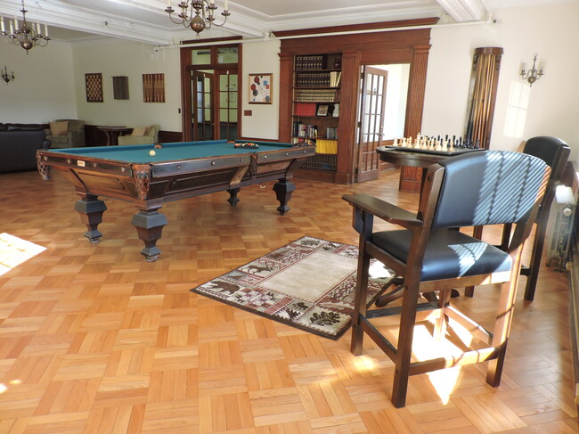 Photo - Presidential Oaks Apartments