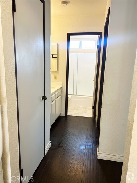 Building Photo - 1031 Linden Ave Rental