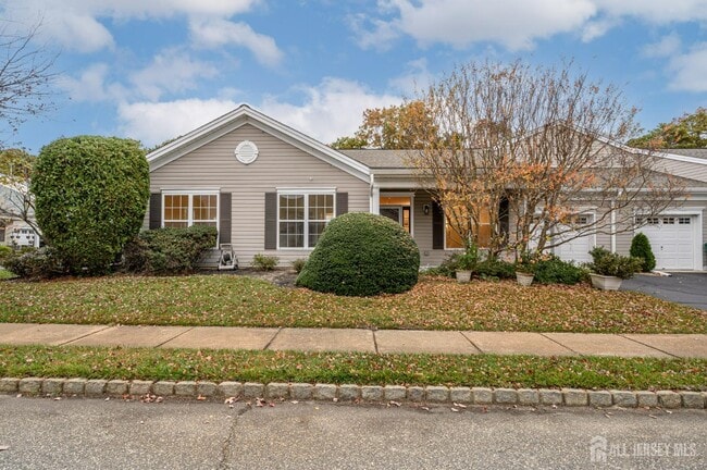 Building Photo - 131 Greenlawns Dr