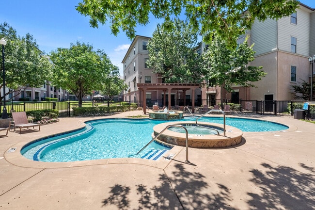 Photo - Plaza At Chase Oaks Apartments