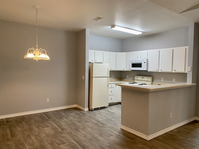 Photo - Creekside Village Apartments