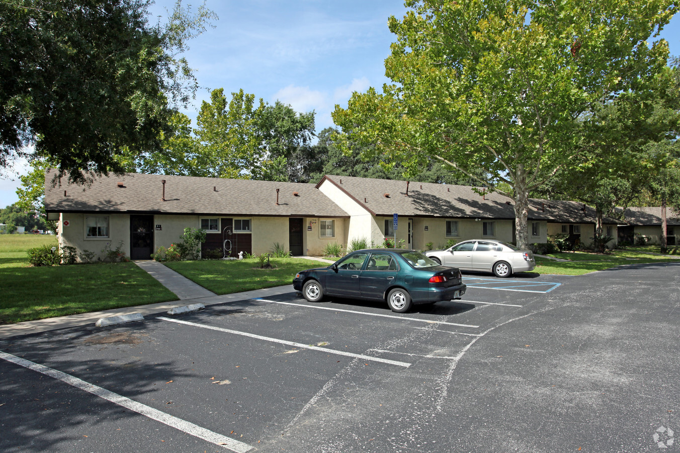 Photo - Eustis Villas Apartments