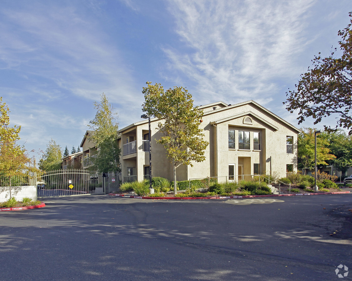 Winding Commons Seniors Residence - Winding Commons Seniors Residence Apartments