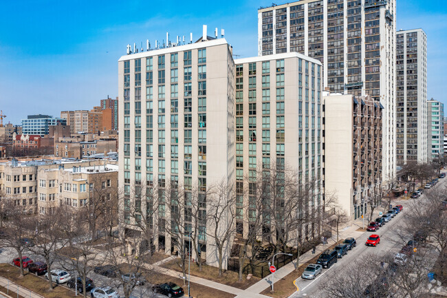 Building Photo - Clarendon Court Apartments