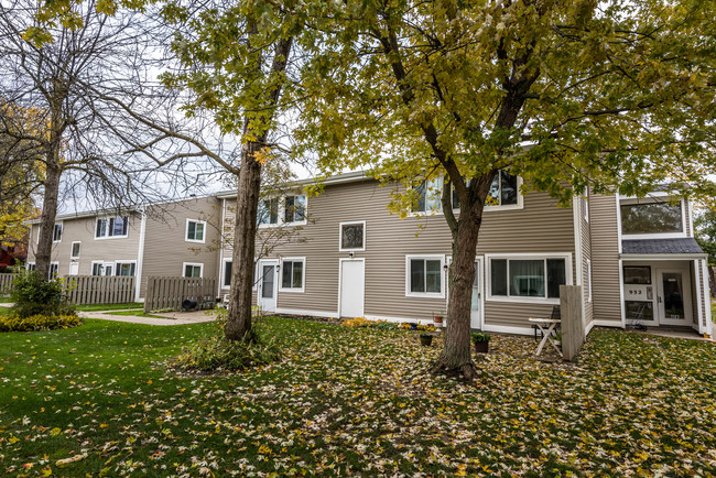 Brewster Mews - Brewster Mews Apartments