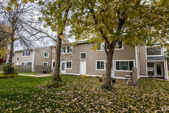 Building Photo - Brewster Mews Rental