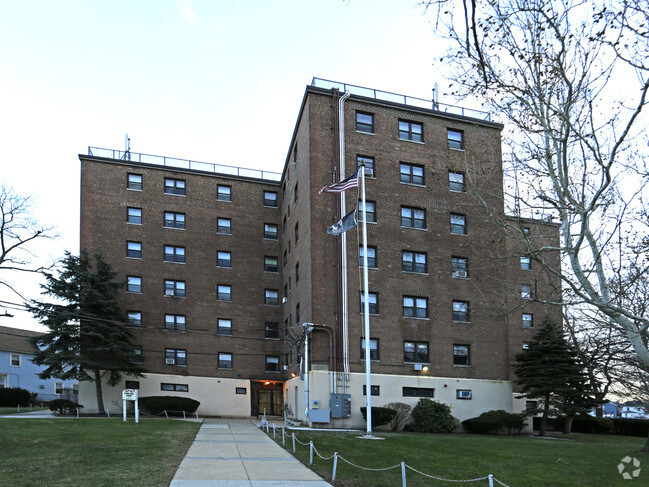 Photo - Comstock Court Apartments