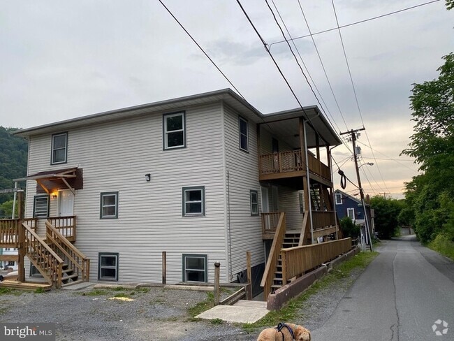 Building Photo - 45 N Green St Rental