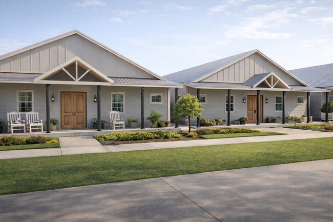 Patio Homes - 490 S Oak St