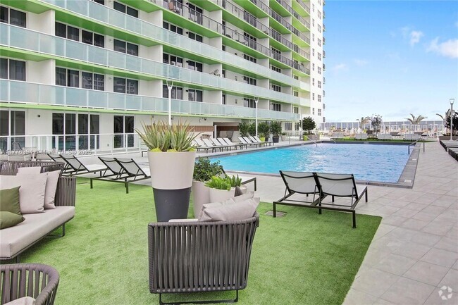 Building Photo - 1756 N Bayshore Dr Rental