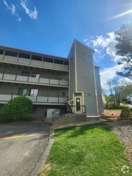Building Photo - 1195 Grafton St Rental