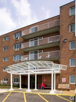 Main Entrance - Grandview Manor Rental
