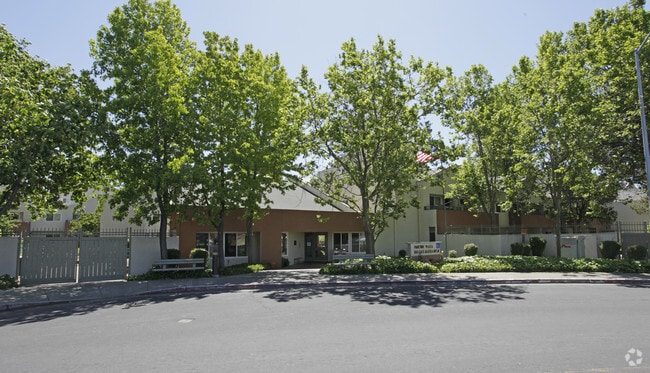 Primary Photo - Parkway Plaza Rental