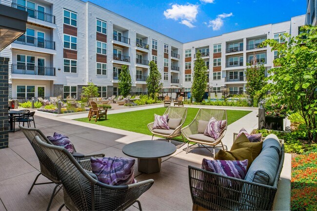 Everleigh Vernon Hills 55+ Active Adult Apartments - Vernon Hills