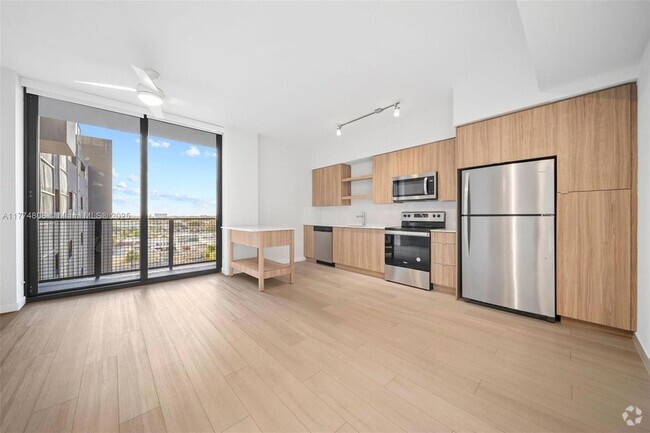 Building Photo - 555 NE 8th St Rental