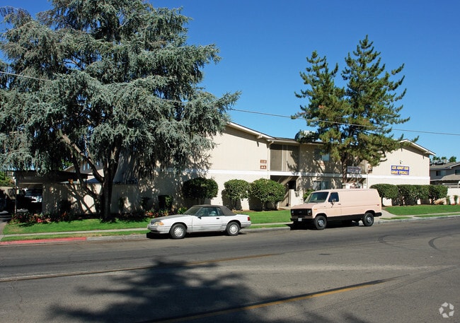 Building Photo - Sunset Gardens Townhomes