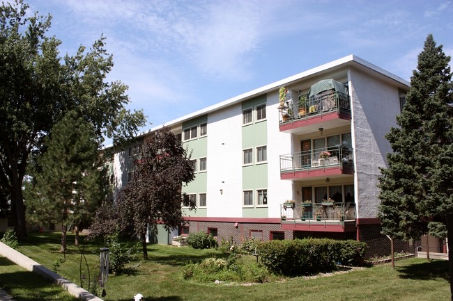 Building Photo - Carriage Hill Rental