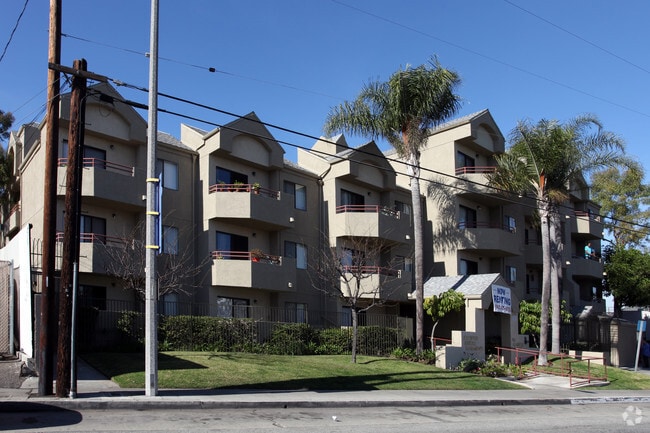 Building Photo - Decro Long Beach Rental
