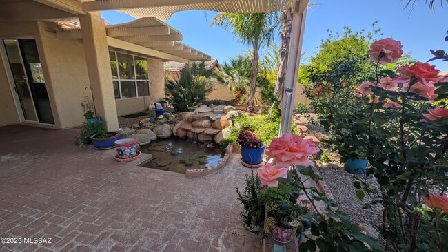 Building Photo - 37248 S Golf Course Dr