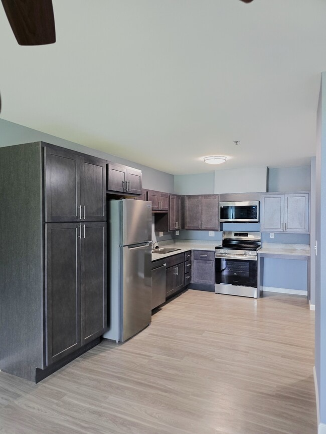 Building Photo - Alice Place West Burlington Rental
