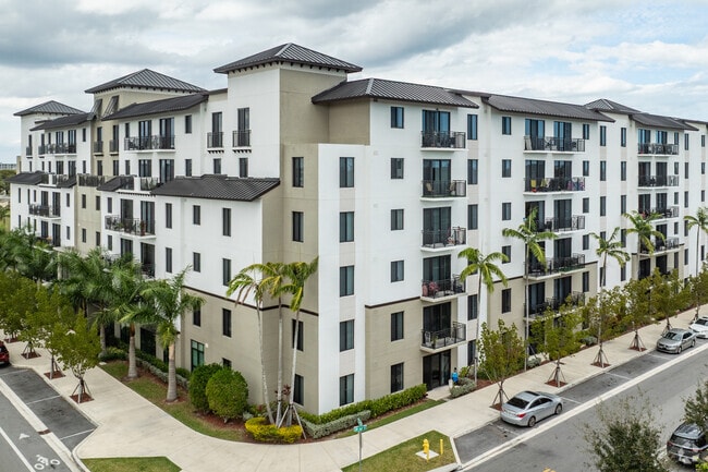 Building Photo - Harbour Springs