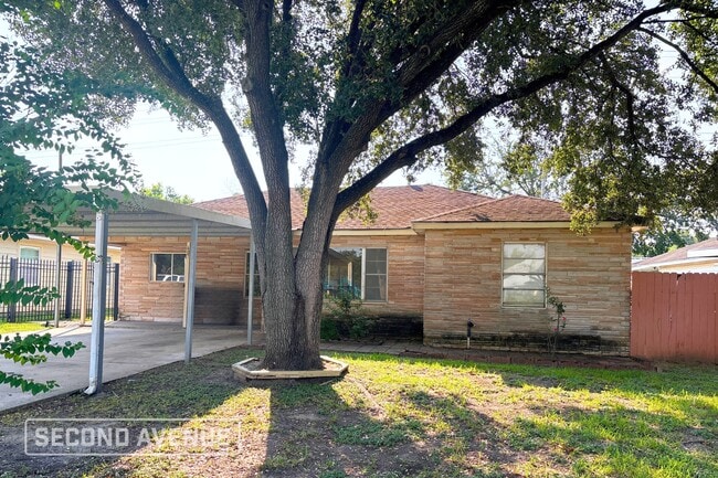 Building Photo - 607 Ahrens St Rental