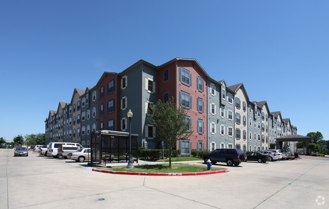Building Photo - Lovett Manor Rental