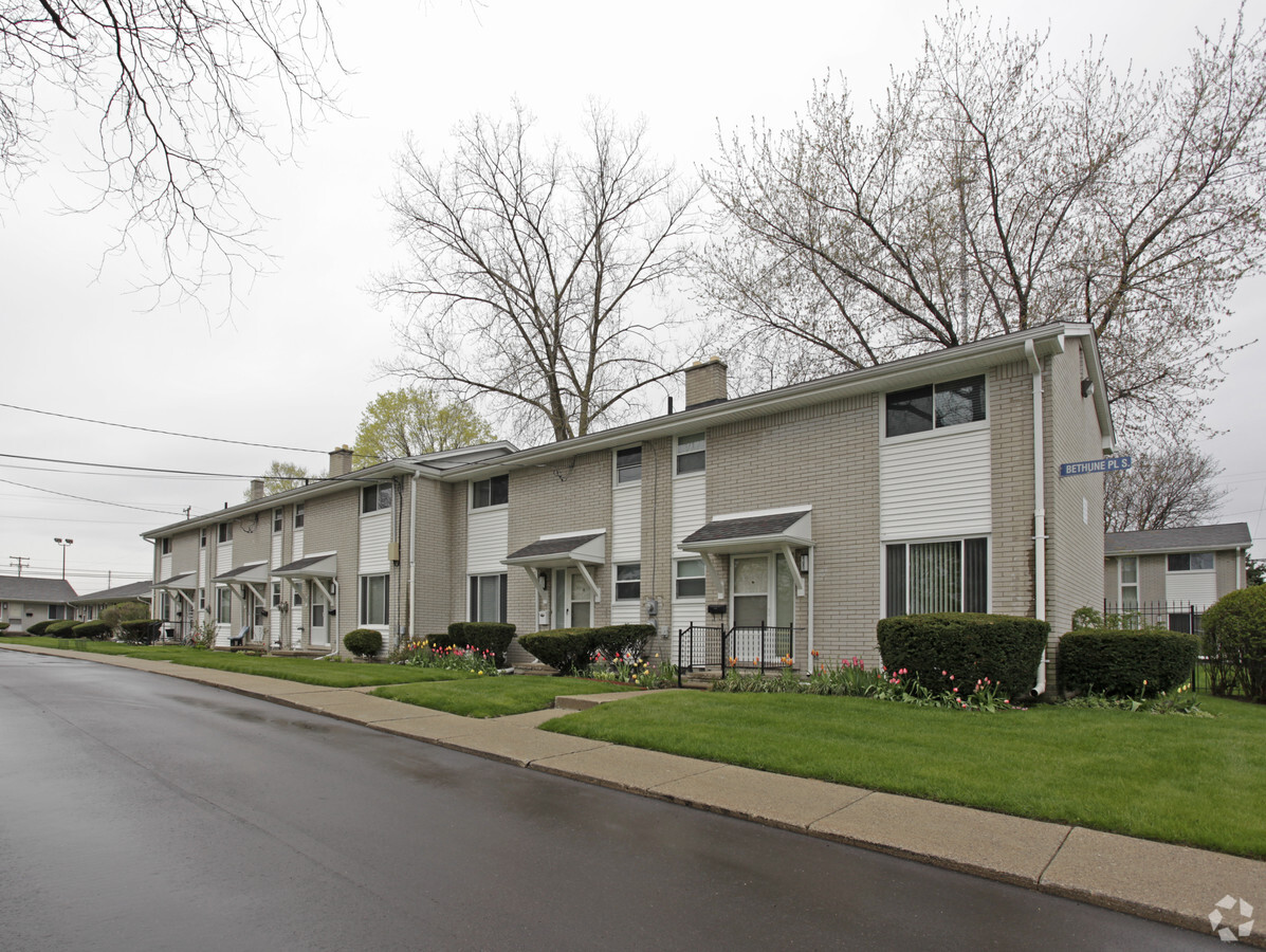 Photo - Oakdale Cooperative Apartments