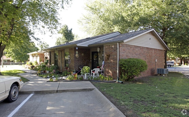 Primary Photo - SavannahPark of Farmington Rental