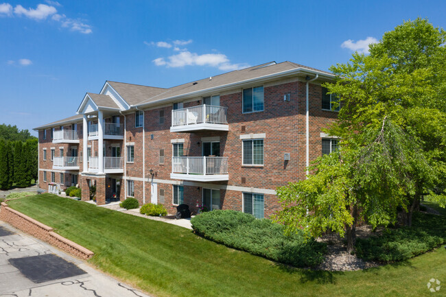 Parkway Landings 55+ Senior Luxury Living Apartments - Green Bay ...