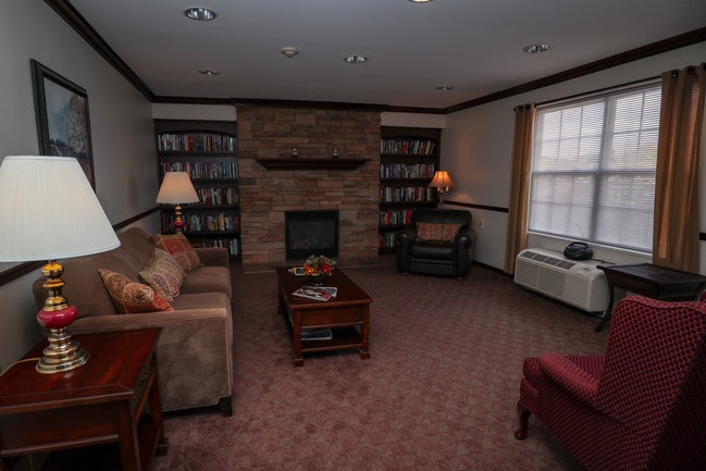 Lounge with Firesplace - Turtle Creek Apartments