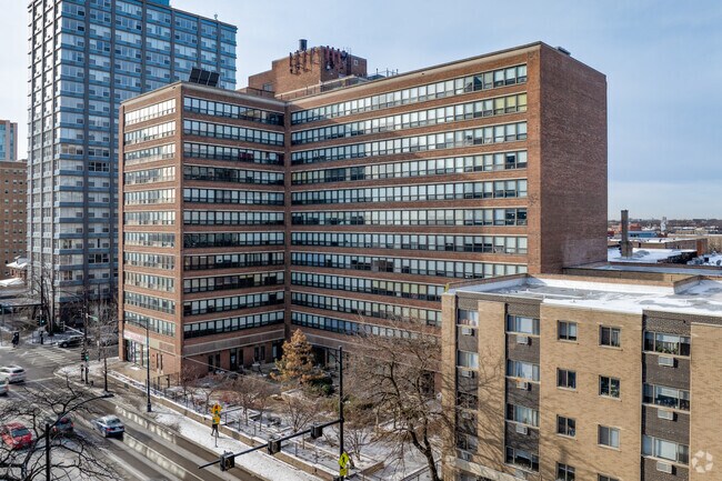 5700 N Sheridan Rd - Hollywood House Apartments