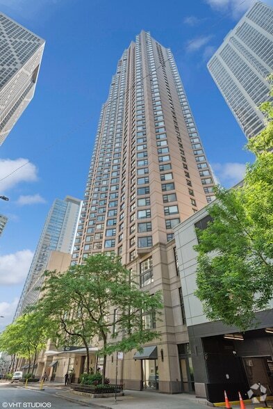 Building Photo - 401 E Ontario St Rental
