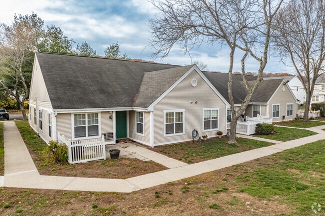 15 Lucy St, Woodbridge, CT 06525 - Woodbridge Elderly Housing