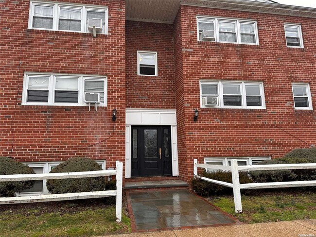 Photo - 133 Dubois Ave Unit A 11 Apartment