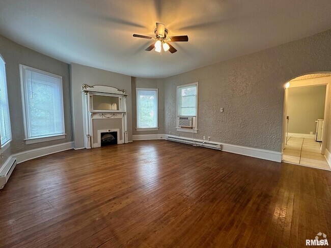 Building Photo - 333 S Douglas Ave Rental