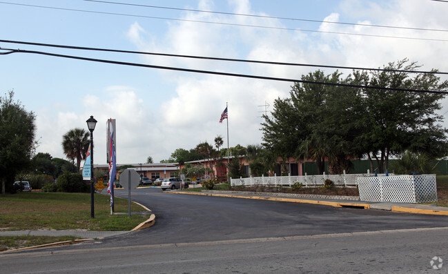 Building Photo - Tarpon Springs Manor Apartments