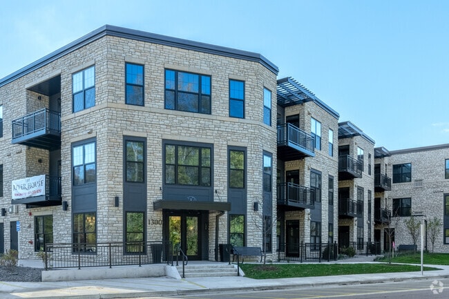 Building Photo - The River House