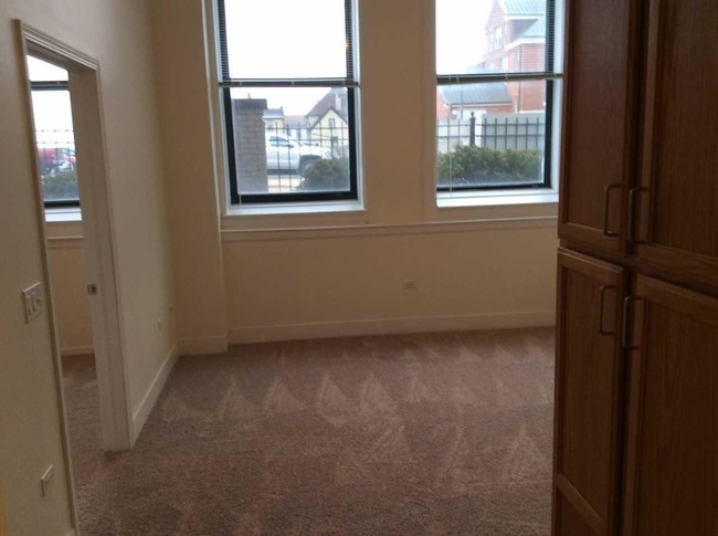 Building Photo - St. Lukes Place Rental
