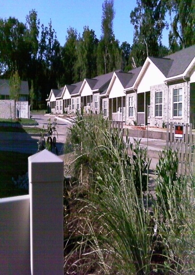 Building Photo - Country Estates Rental