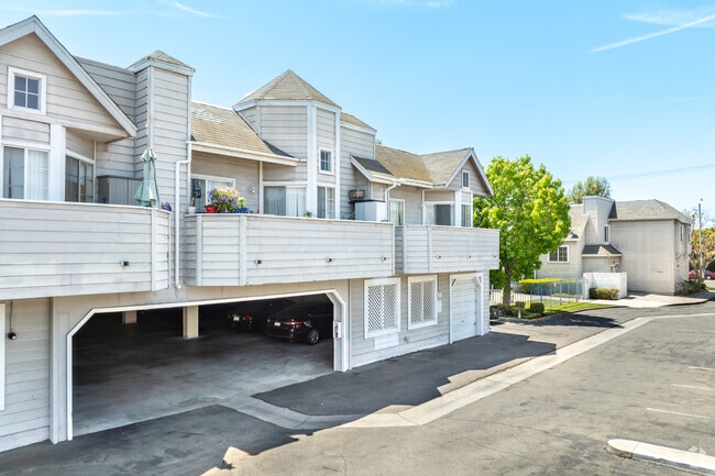 Orchid Gardens - Orchid Gardens Apartments