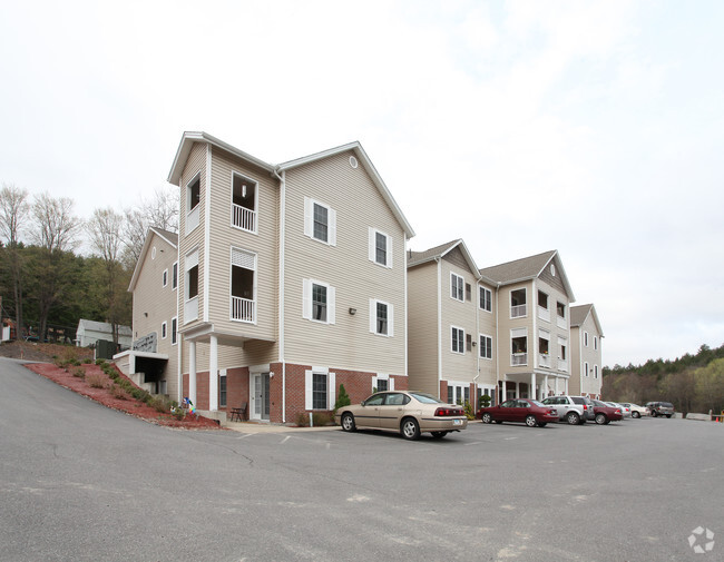 Primary Photo - Thomaston Valley Village Rental