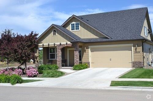Building Photo - Edgewood Townhomes Eagle Island