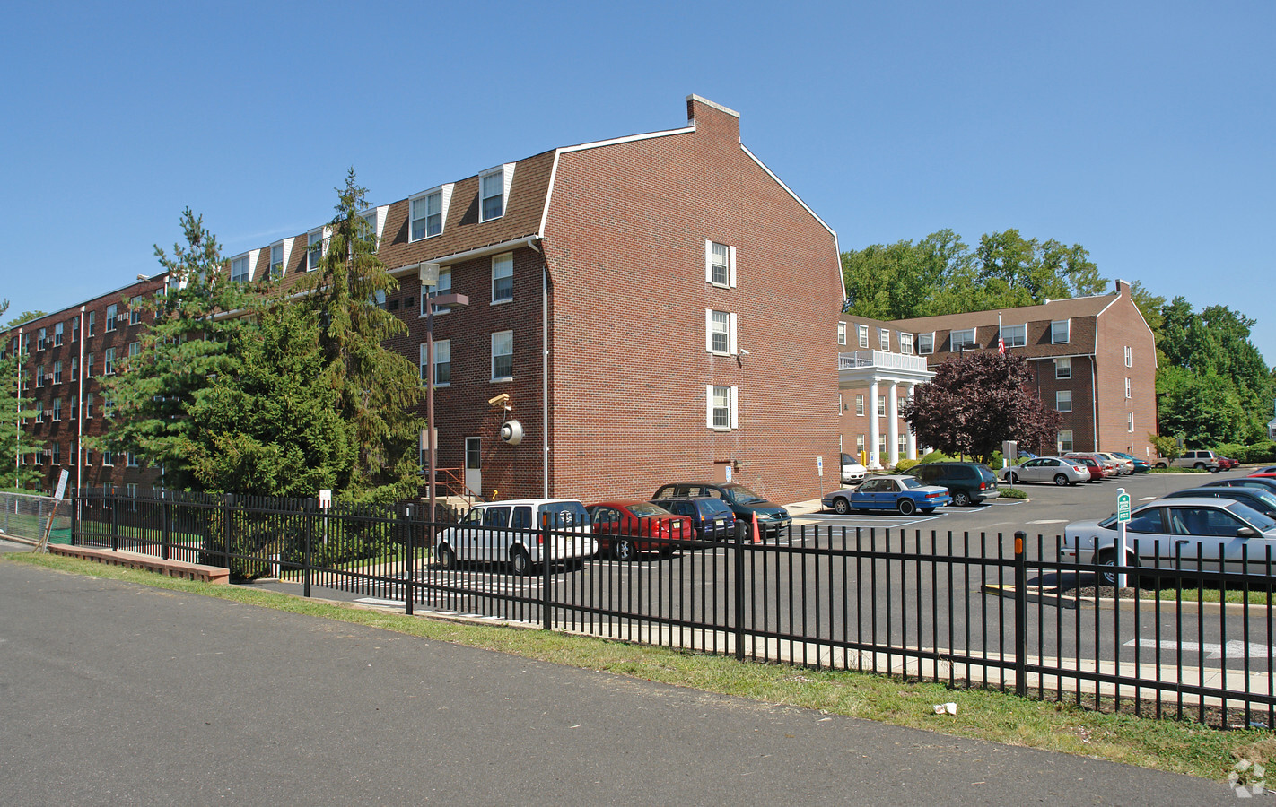 Colonial Park (Leasehold) - Colonial Park (Leasehold) Apartments