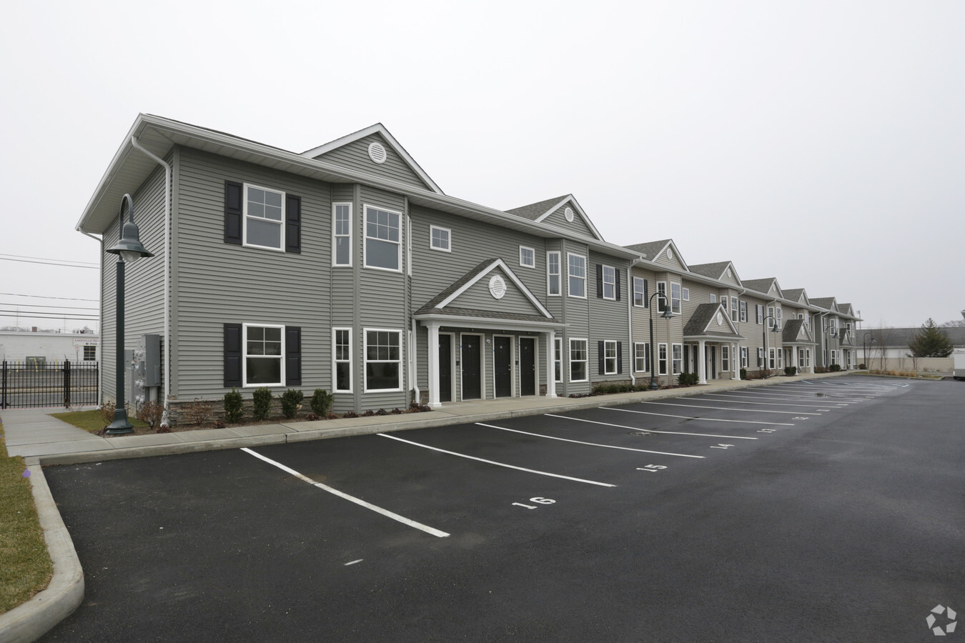 Lindenhurst Villas - Lindenhurst Villas Apartments