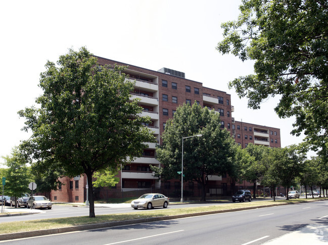 Primary Photo - Greenleaf Senior Rental