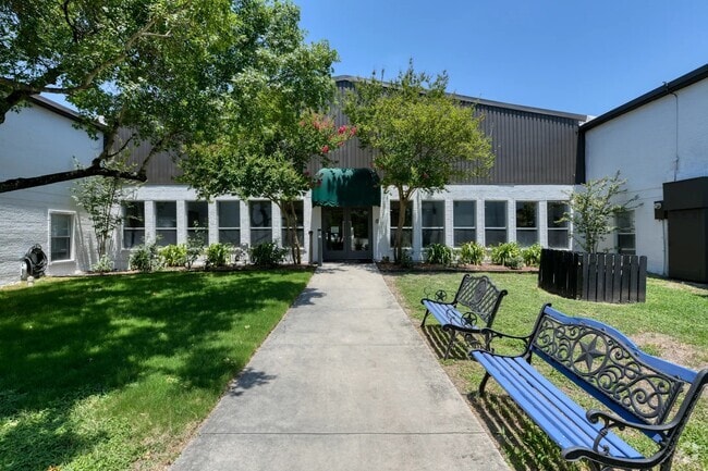 Building Photo - Vista Village Rental